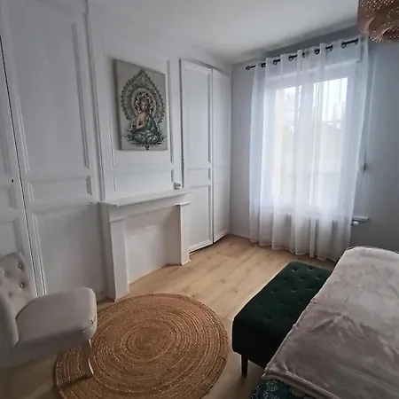 L'ondine, Single-family